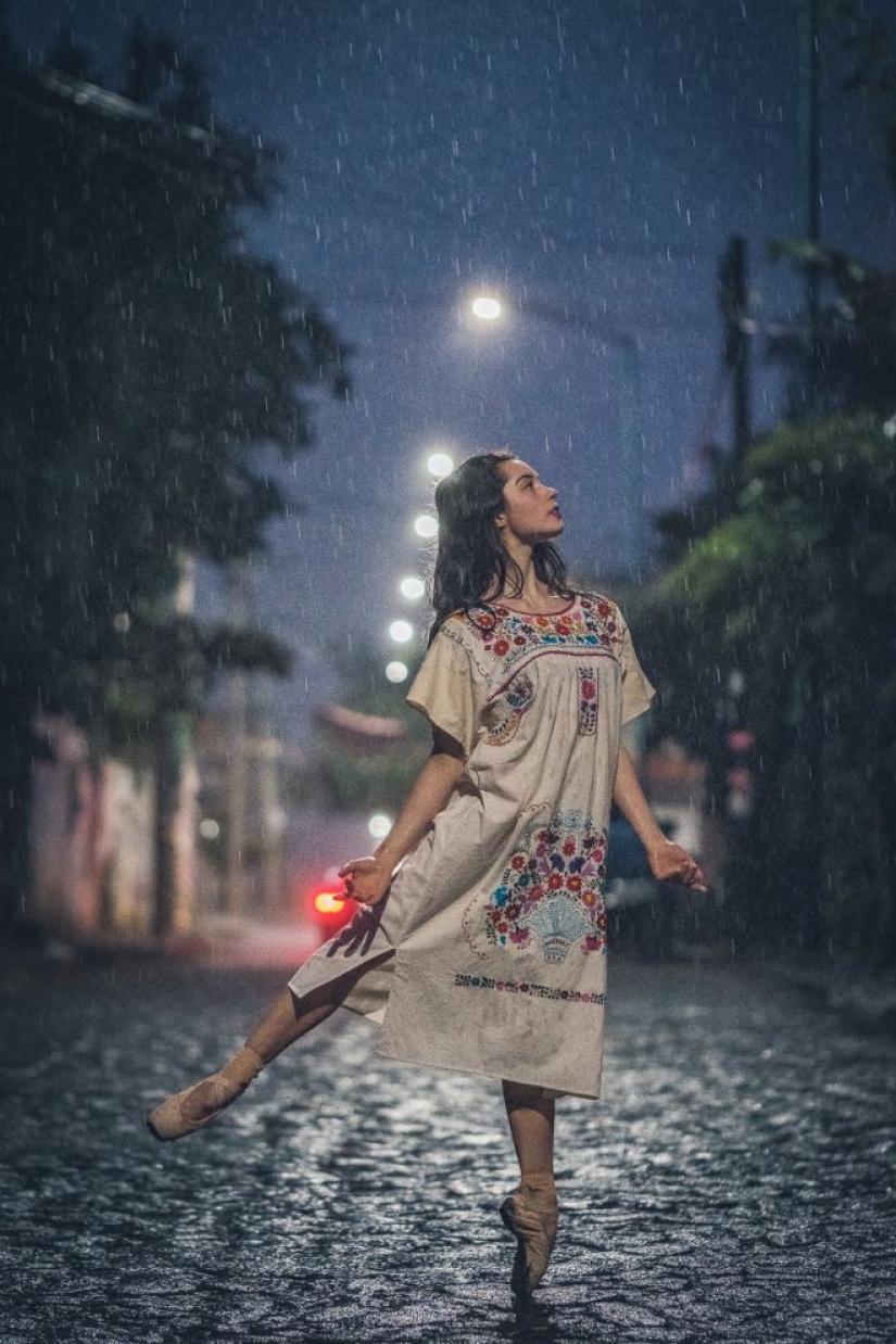 Retratos sensuales de bailarines en las concurridas calles de la antigua Ciudad de México