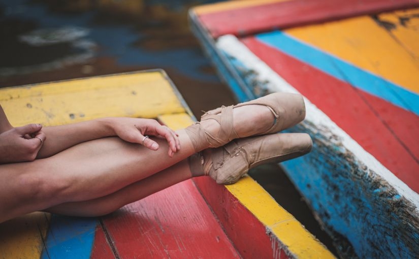 Retratos sensuales de bailarines en las concurridas calles de la antigua Ciudad de México