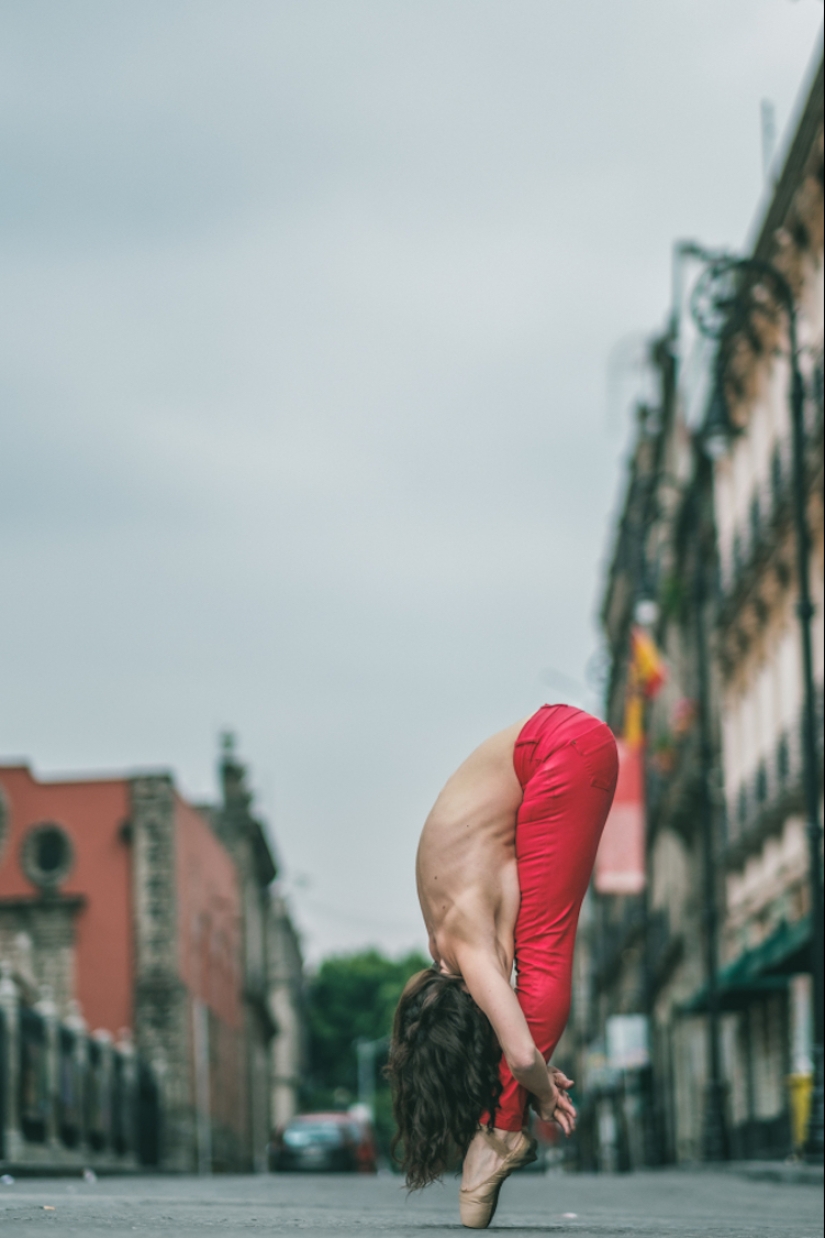 Retratos sensuales de bailarines en las concurridas calles de la antigua Ciudad de México