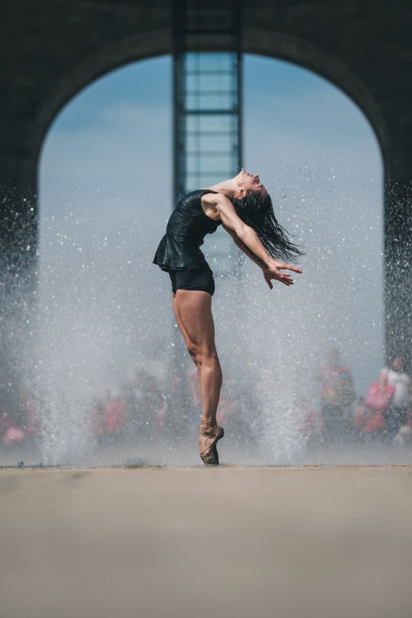 Retratos sensuales de bailarines en las concurridas calles de la antigua Ciudad de México