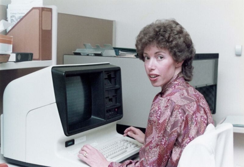 Retro photos of interiors and appliances in offices of the 70s and 80s