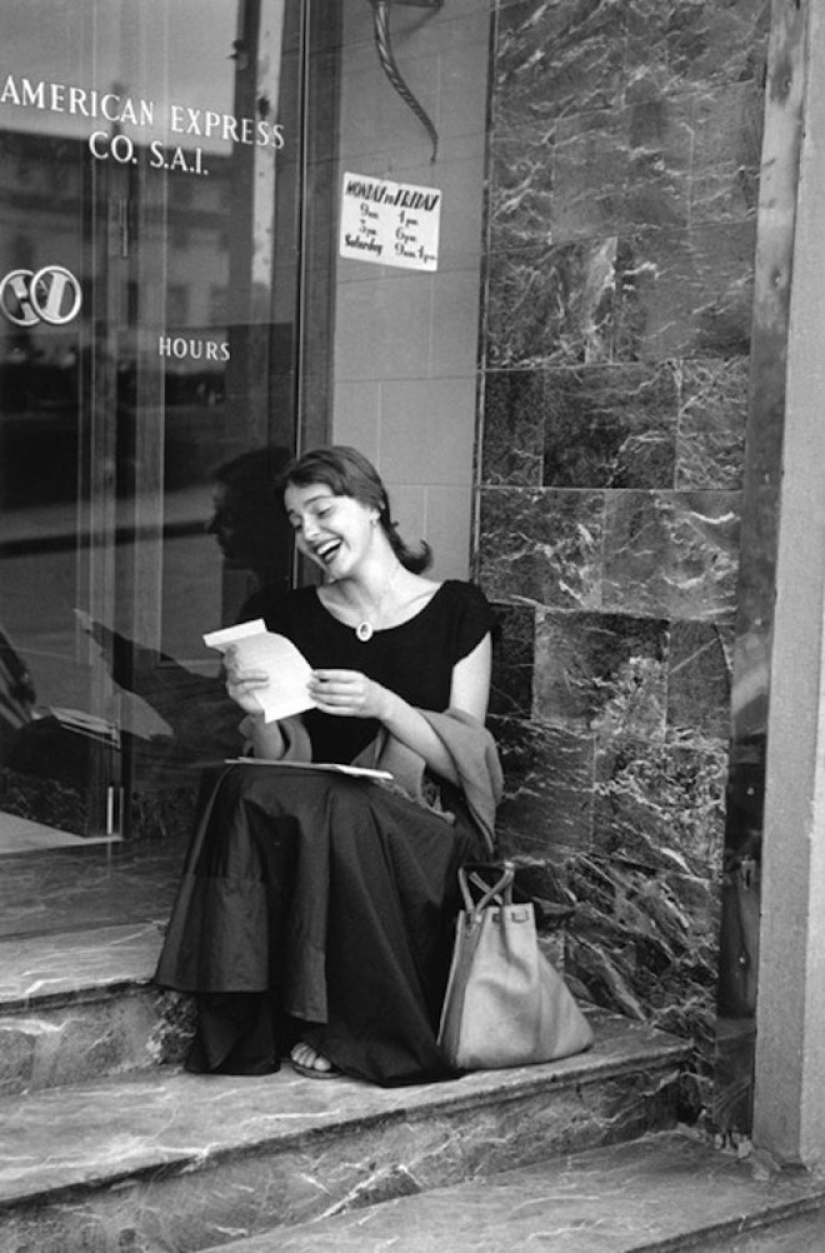 Ruth Orkin's legendary photo series "An American Woman in Florence"