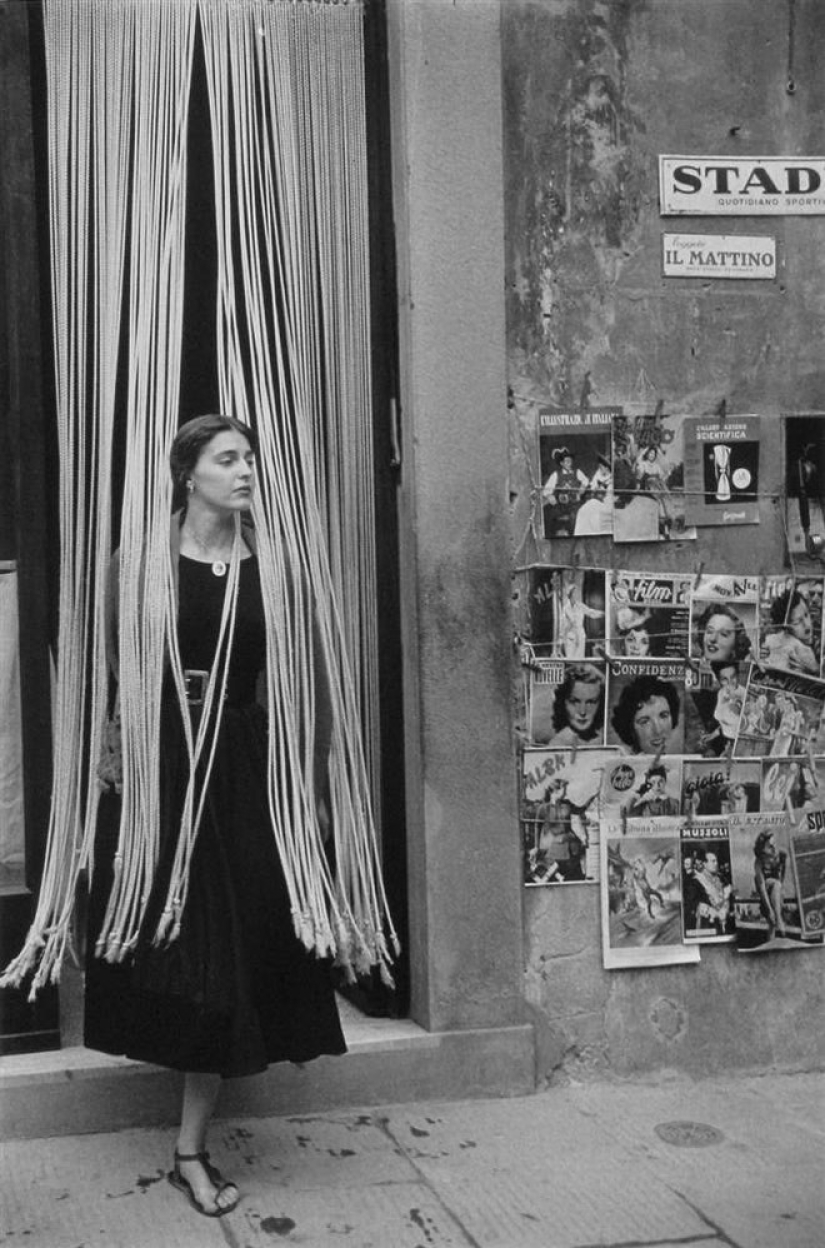 Ruth Orkin's legendary photo series "An American Woman in Florence"