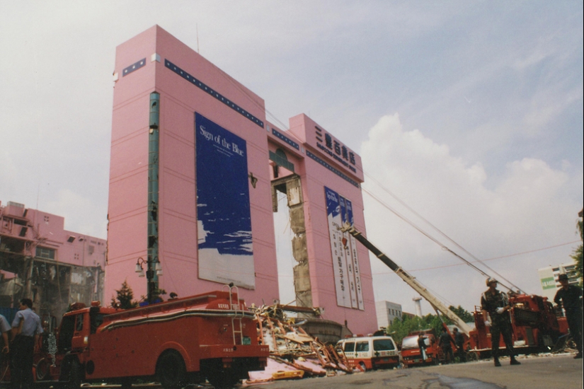 Sampun Mall Collapse