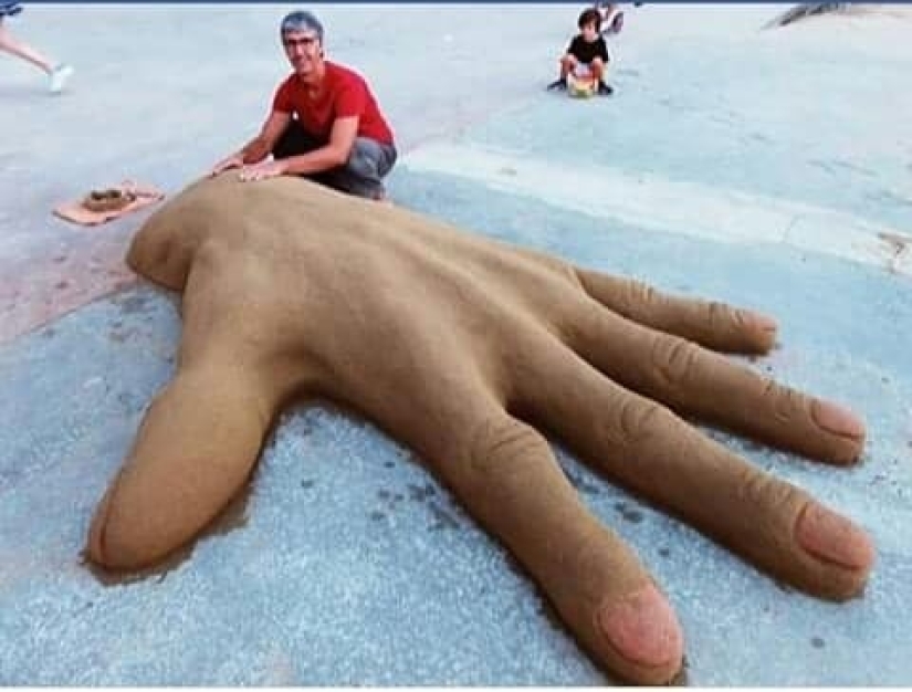 Sculptor Andoni Bastarrica and his amazing but short-lived sand creations