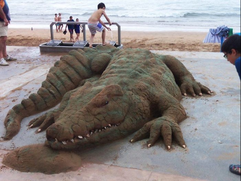 Sculptor Andoni Bastarrica and his amazing but short-lived sand creations