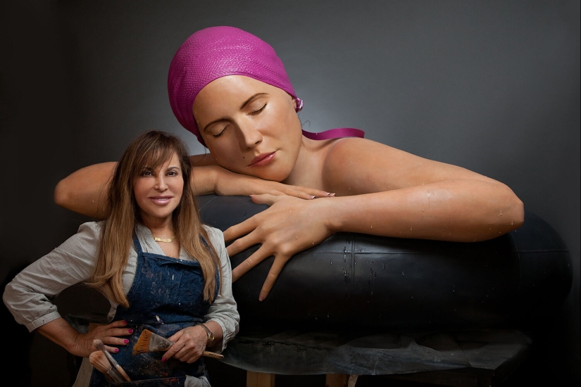 Sculptor Carol Feuerman and her "wet" hyperrealism