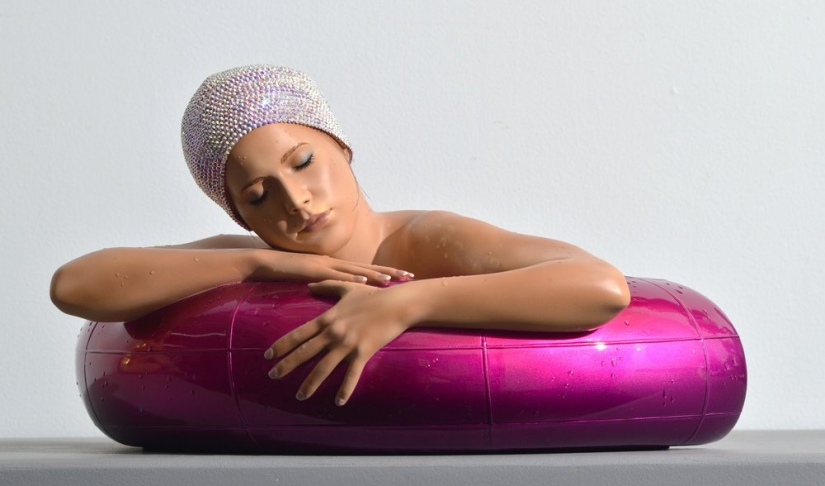 Sculptor Carol Feuerman and her "wet" hyperrealism