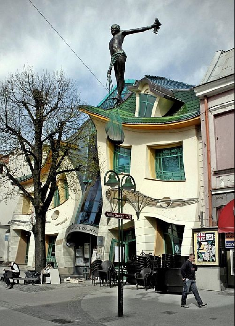 Se parece a la torcida casa en Sopot, Polonia