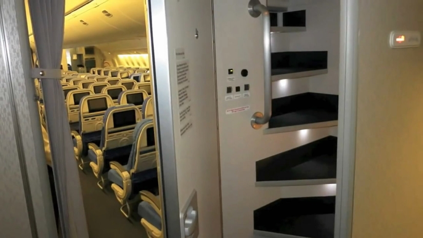 Secret bedrooms of flight attendants on long-distance flights