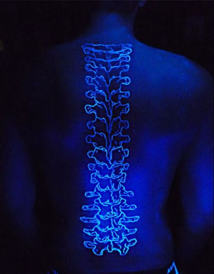 Secret tattoos: patterns and drawings visible only under UV light