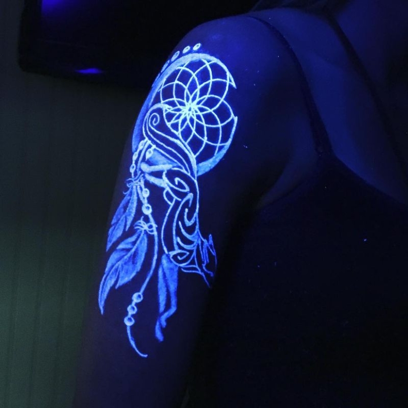 Secret tattoos: patterns and drawings visible only under UV light