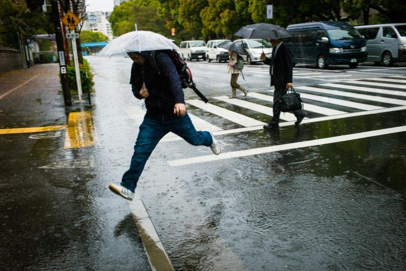 Seeing the amazing in the ordinary: what is the secret of Shin Noguchi's wonderful street photos