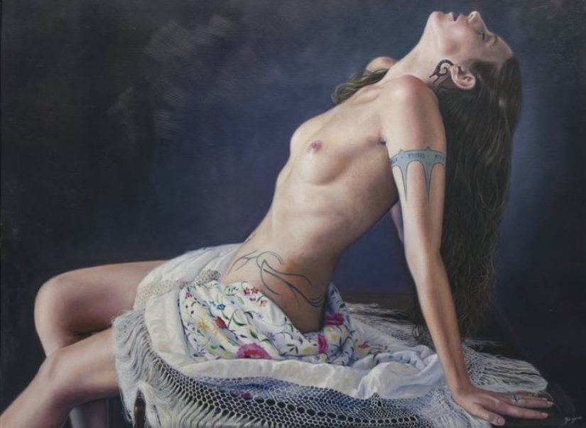 Sensual paintings by artist Hanto Garrucho