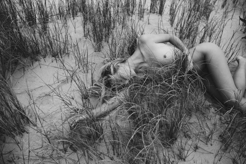 Serene nudity in Stefan Rappo's erotic pictures