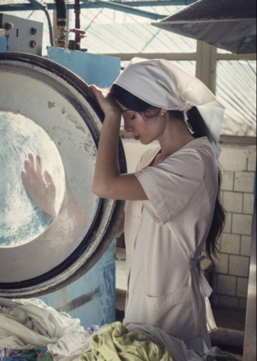 Sesión de fotos de lavanderas traviesas por un artista ucraniano