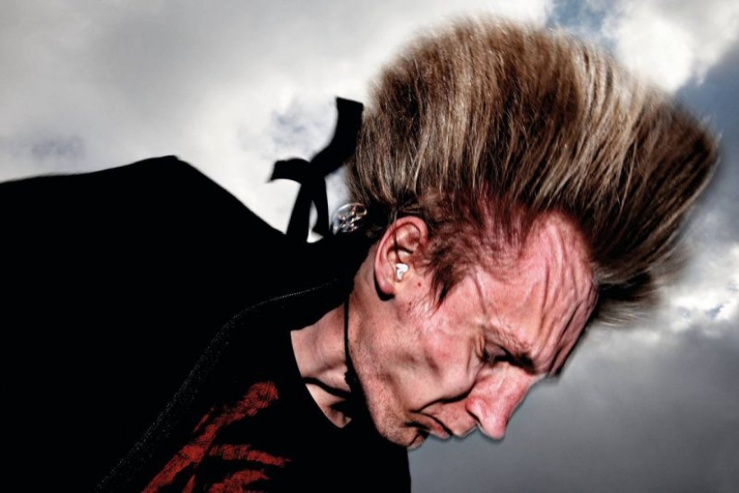 Shake your head: electrified portraits of metalheads
