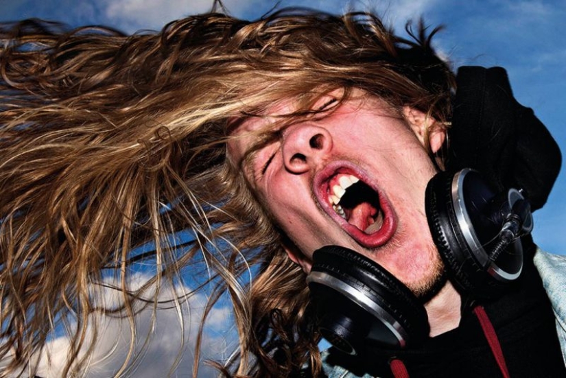 Shake your head: electrified portraits of metalheads