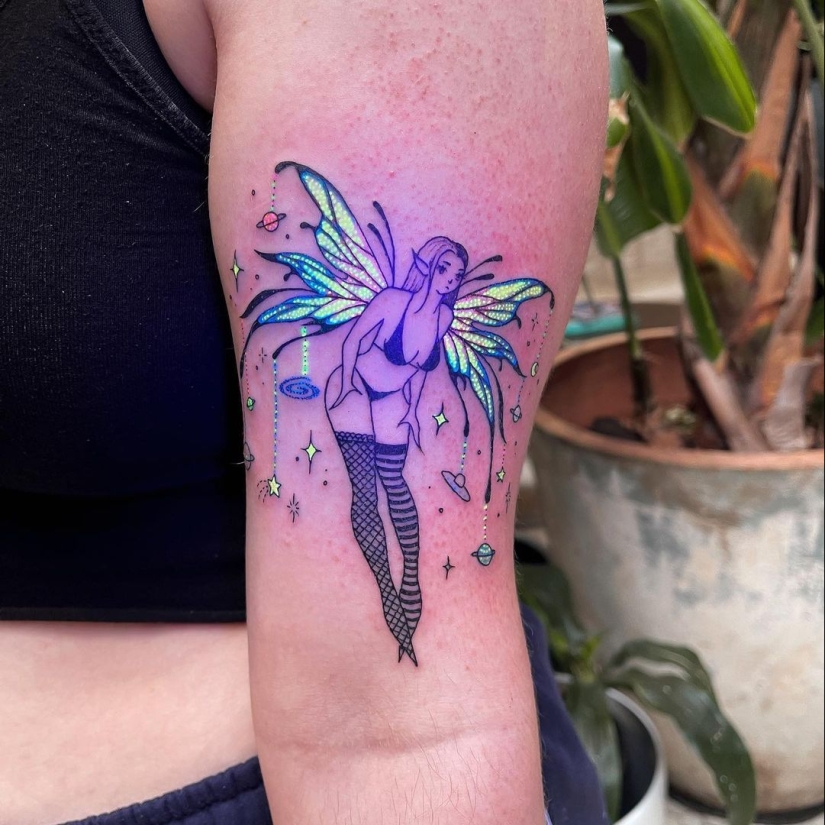 “Shine, burn, my star” - tattoos that change under ultraviolet light