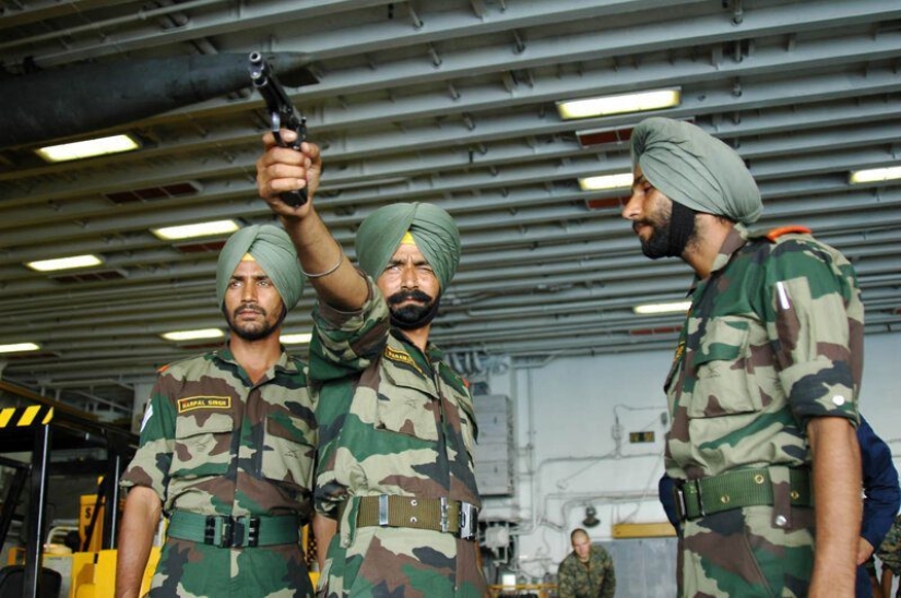 Sikhs-gente de paz, viviendo por el bien de la guerra