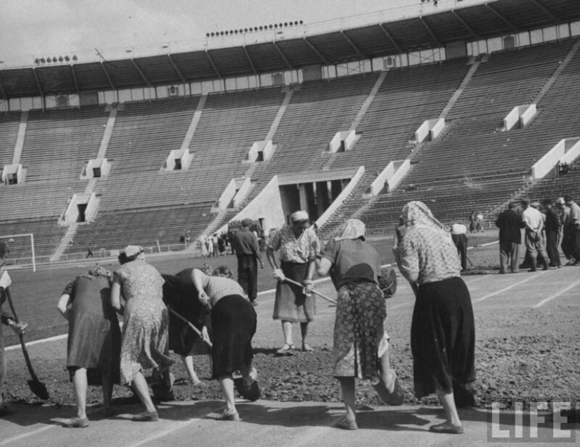 Simple Muscovites of the 1950s through the eyes of an American