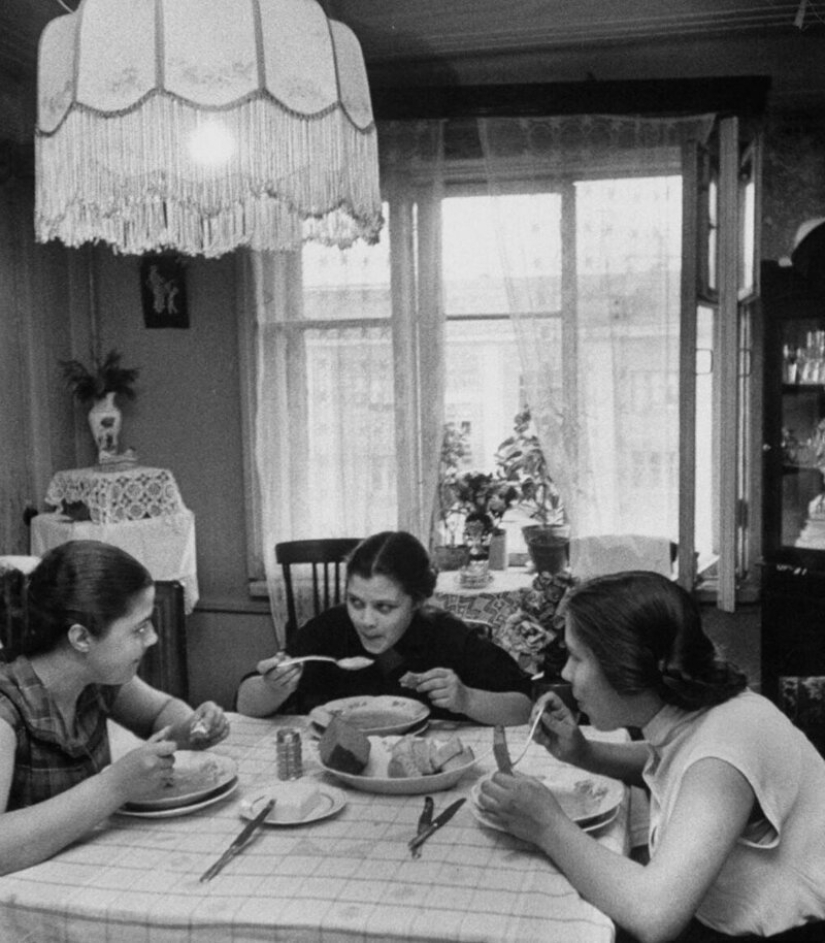 Simple Muscovites of the 1950s through the eyes of an American