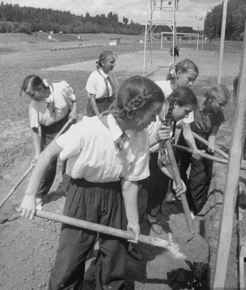 Simple Muscovites of the 1950s through the eyes of an American