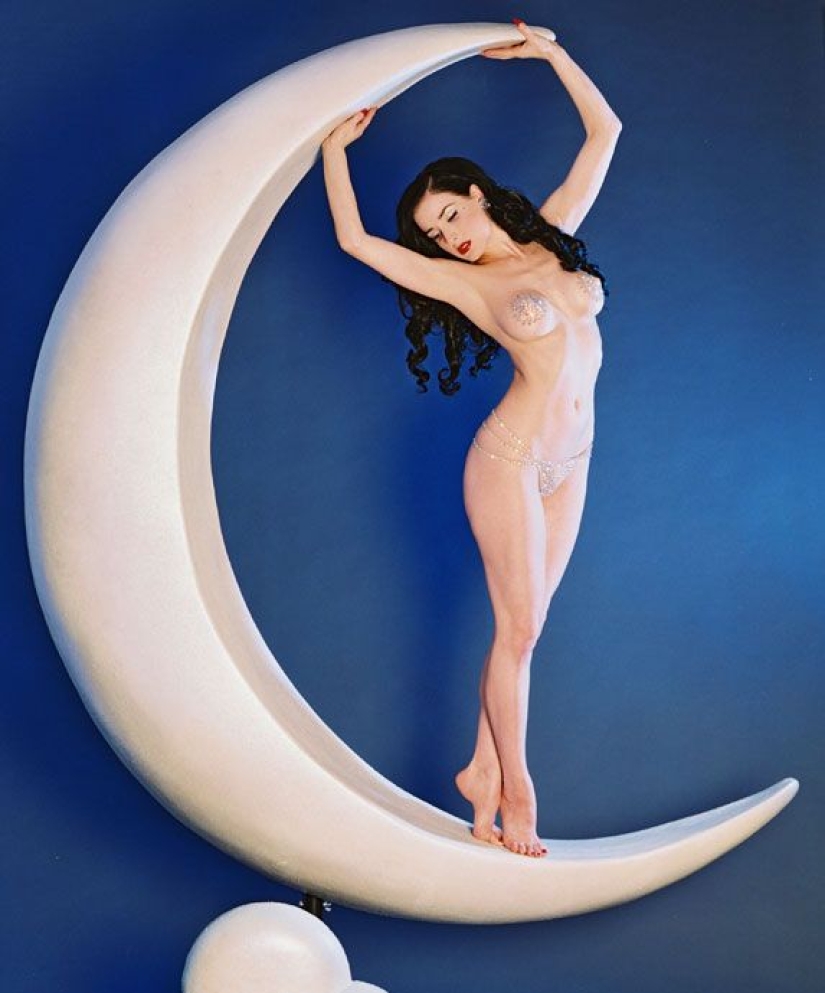 Simplemente no pudimos pasar estas fotos de Dita von Teese