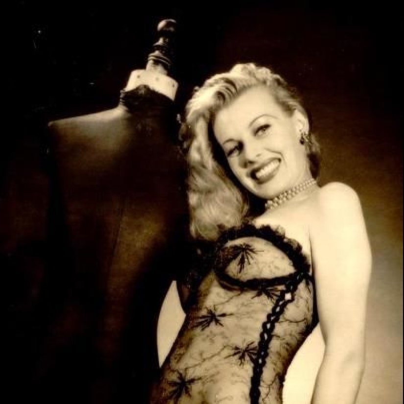 Sira Marti is the first burlesque star from Switzerland