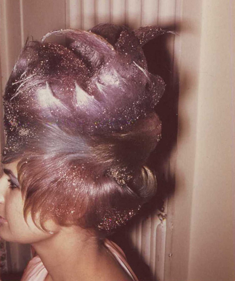 Size matters: oh, these women's hairstyles of the 60s