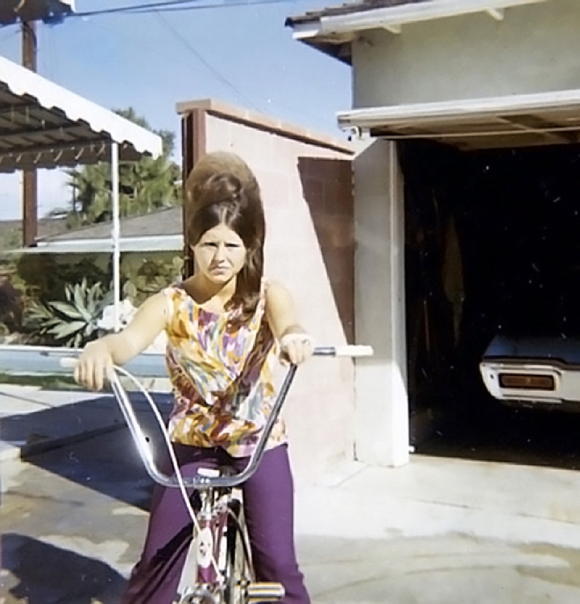 Size matters: oh, these women's hairstyles of the 60s