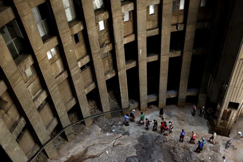 Skyscraper-well Ponte City Apartments: the highest and most problematic in Africa