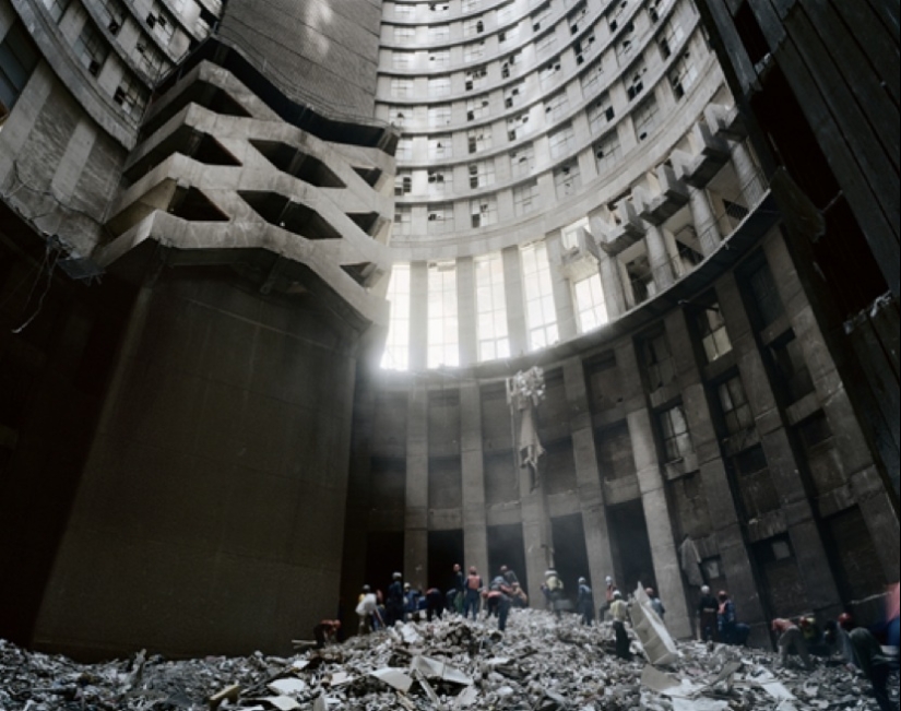 Skyscraper-well Ponte City Apartments: the highest and most problematic in Africa