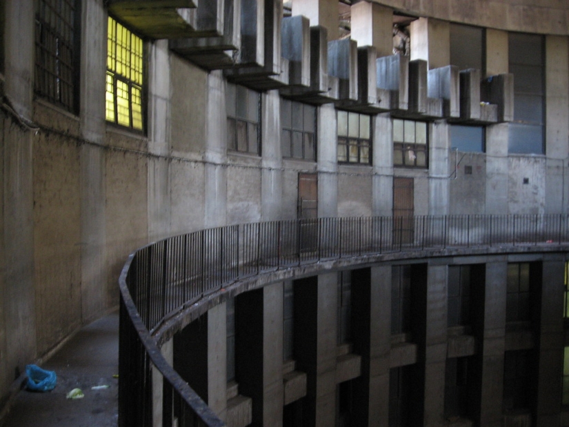 Skyscraper-well Ponte City Apartments: the highest and most problematic in Africa