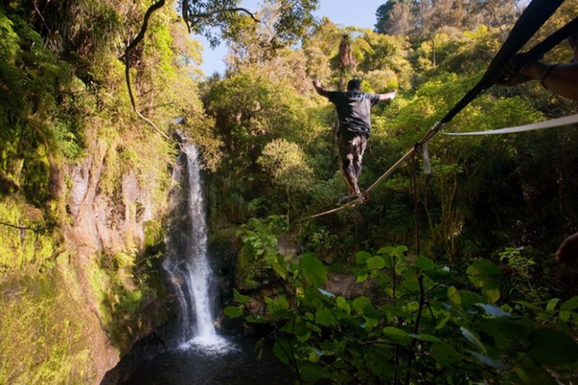 Slacklining: caminar sobre una cuerda suelta