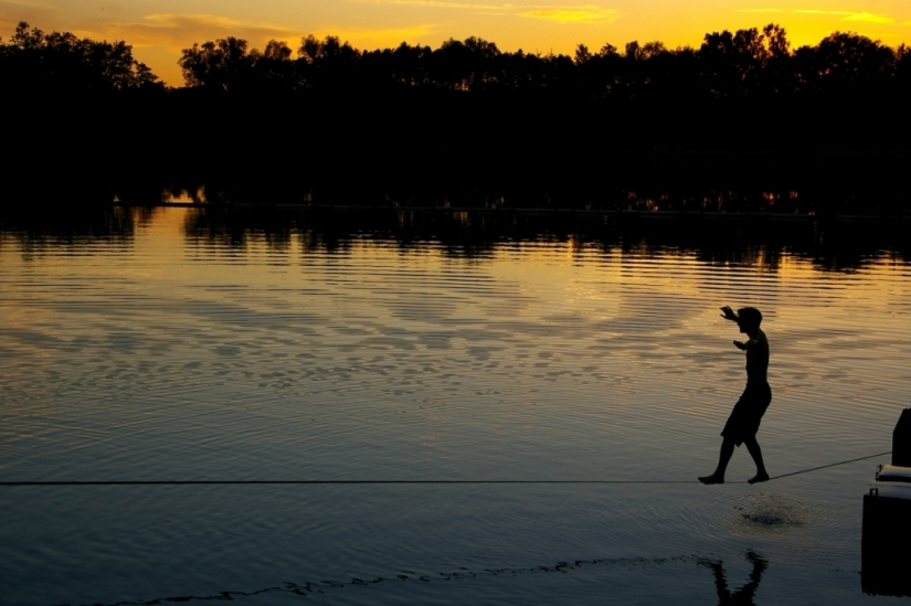 Slacklining: caminar sobre una cuerda suelta