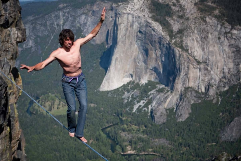 Slacklining - Walking on a loose rope