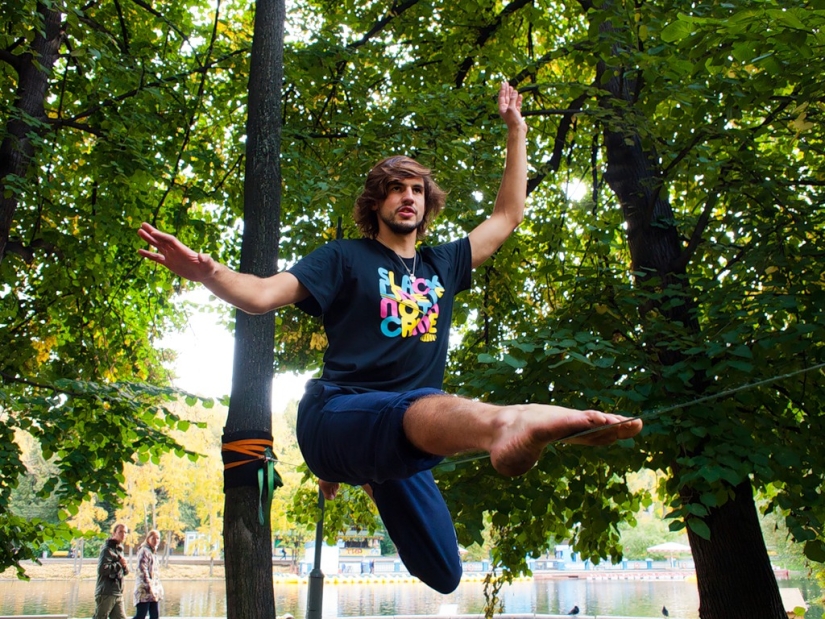 Slacklining - Walking on a loose rope