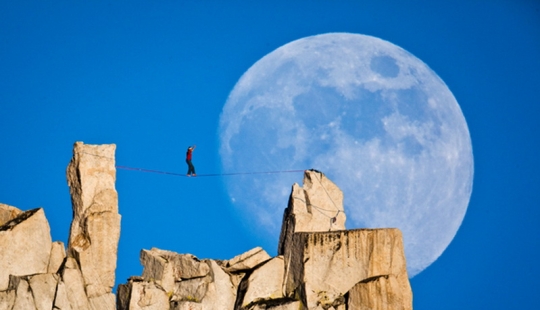 Slacklining - Walking on a loose rope