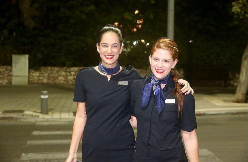 Smile and courage — flight attendants who performed a feat in the name of people's lives