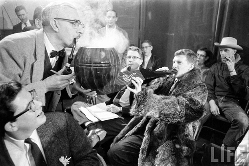 Smoke with a rocker: how the smoking competitions were held in the USA of the 50s