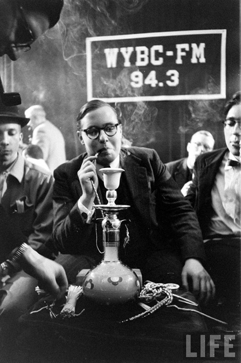 Smoke with a rocker: how the smoking competitions were held in the USA of the 50s