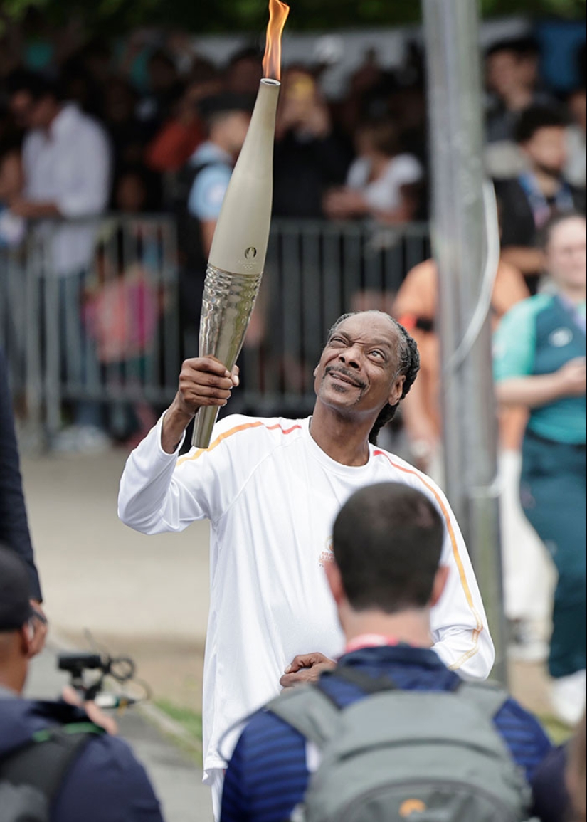 Snoop Dogg Carries Olympic Torch For Paris 2024 Games As “Special Correspondent”