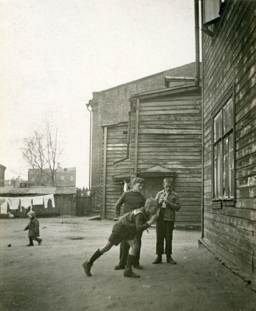 Sobre las olas de la memoria: cómo vivíamos y jugábamos en los patios de nuestra infancia