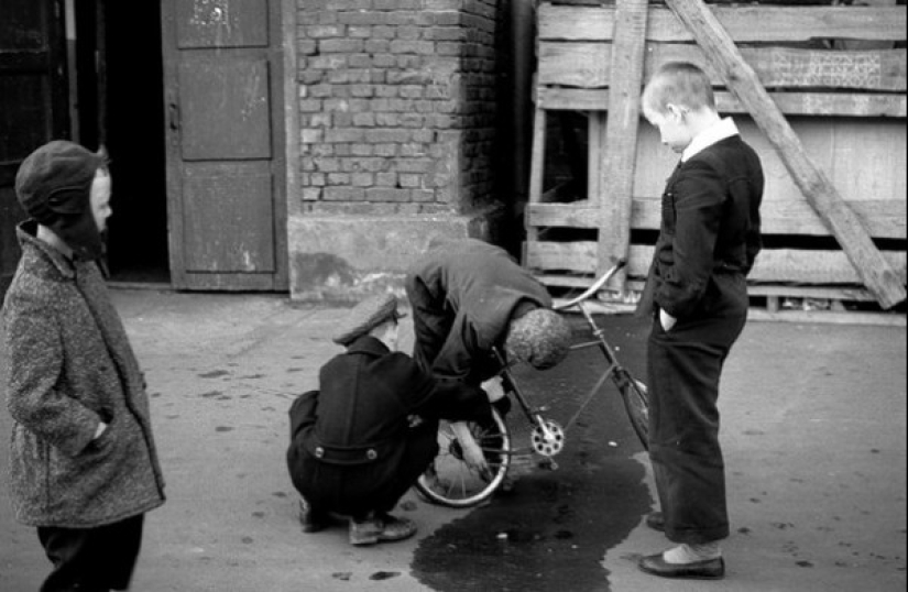 Sobre las olas de la memoria: cómo vivíamos y jugábamos en los patios de nuestra infancia