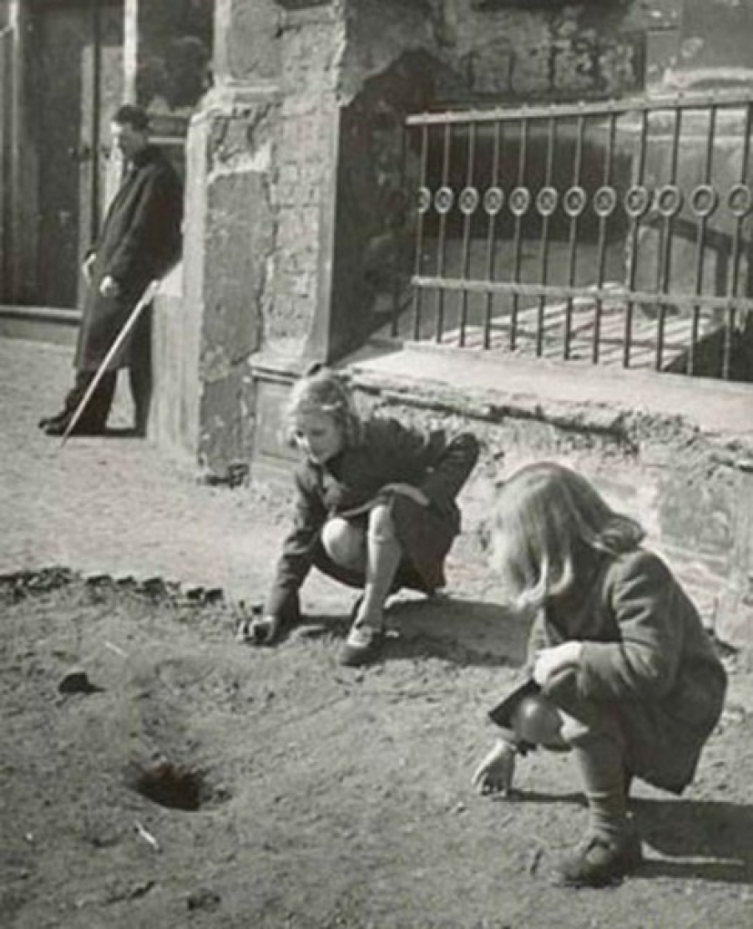 Sobre las olas de la memoria: cómo vivíamos y jugábamos en los patios de nuestra infancia