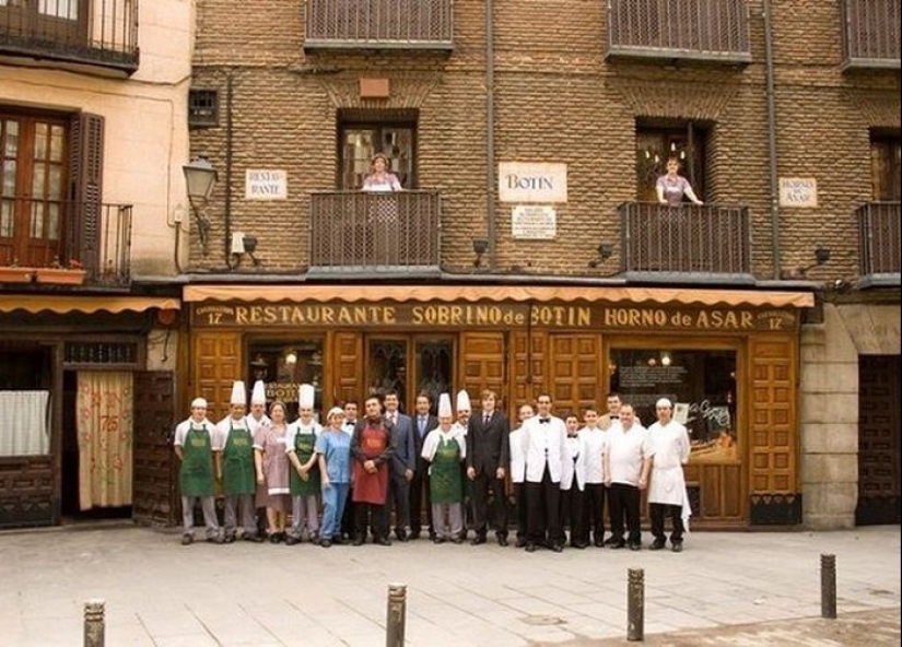 Sobrino de Botín es el restaurante más antiguo de Europa, que Hemingway amaba y donde Goya trabajó a tiempo parcial en su juventud