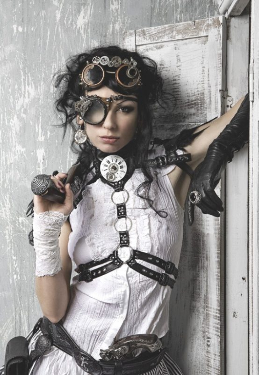 Steampunk Girls: Nostalgia for a fictional past