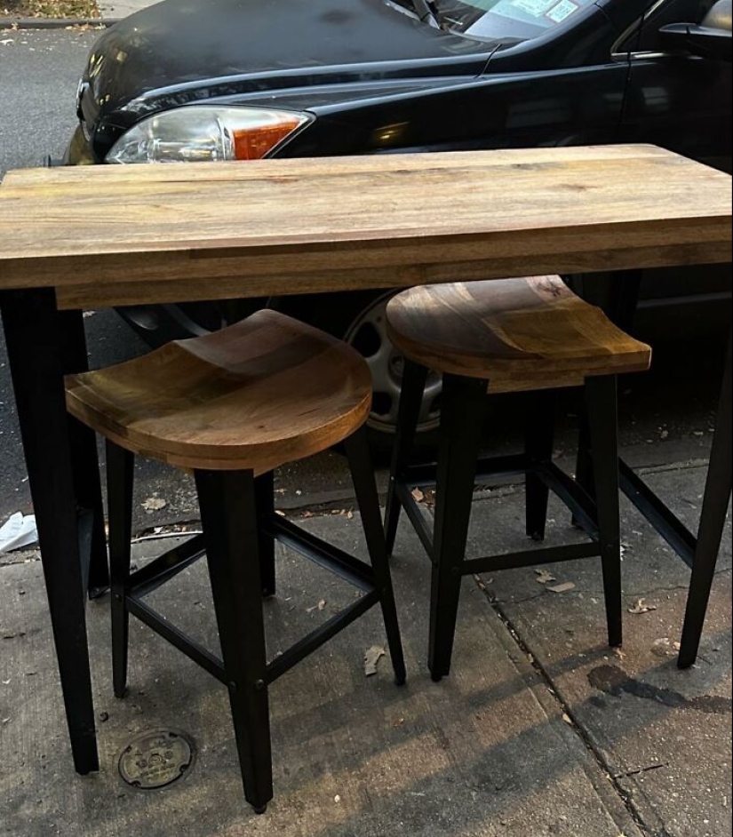 ‘Stooping NYC’: 10 Times People Left Treasures For Others To Find On The Curb