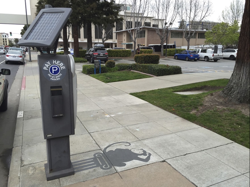 Street Artist Replaces 20 City Shadows With Flowers and Monkeys, and Many Didn&#39;t Even Notice